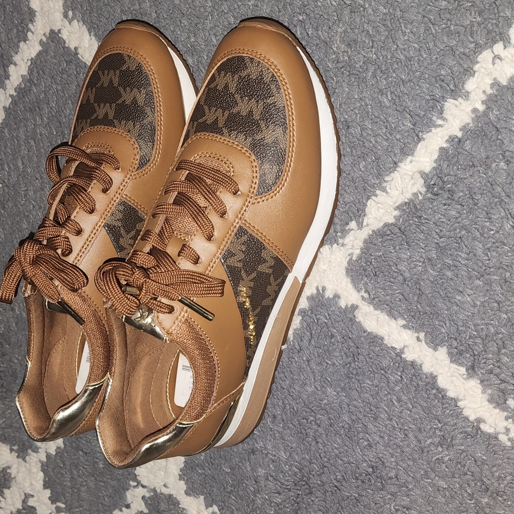 7.5 Michael kors brown